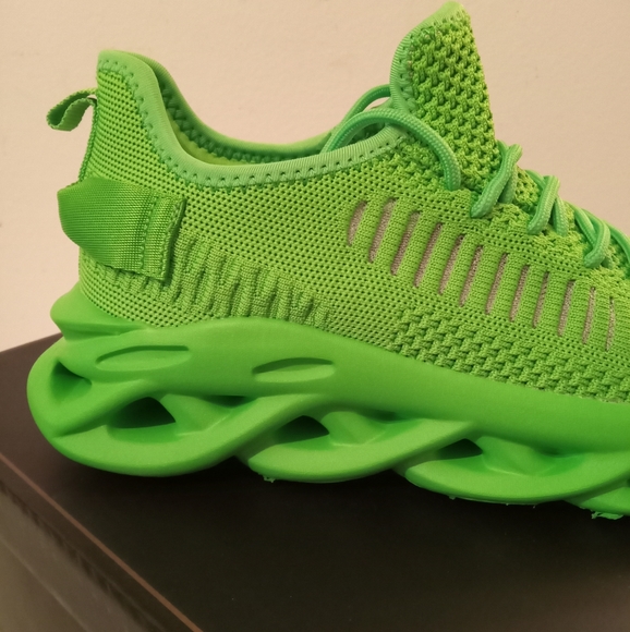 NWT NIB🎁FREE GIFT INCLUDED Sneakers Stretch Knit Upper Texture Rubber Outsole - Picture 8 of 10